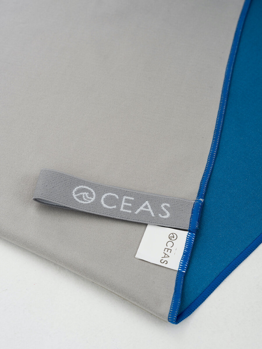 Полотенце спортивное OCEAS из микрофибры двухцветное, быстросохнущее для фитнеса и йоги, 80х40 см, голубой/серый — фото 1