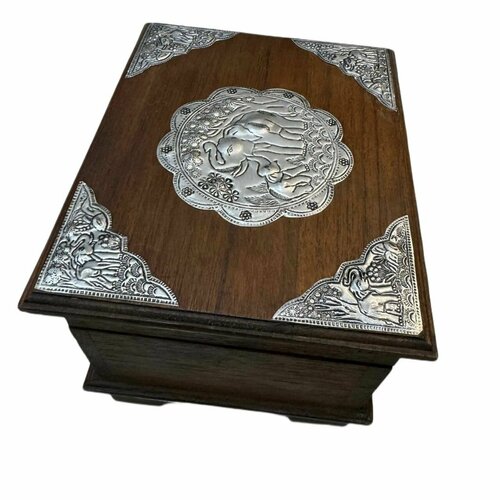 Шкатлука со слоном