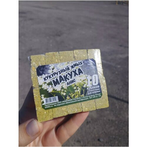 Макуха (кукурузный жмых) с отверстием