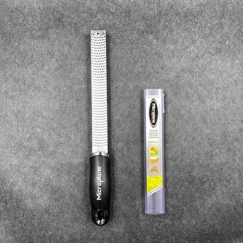 Терка Microplane Zester для сыра и цитрусовых — нержавеющее лезвие, защита от царапин, удобство в быту для дома