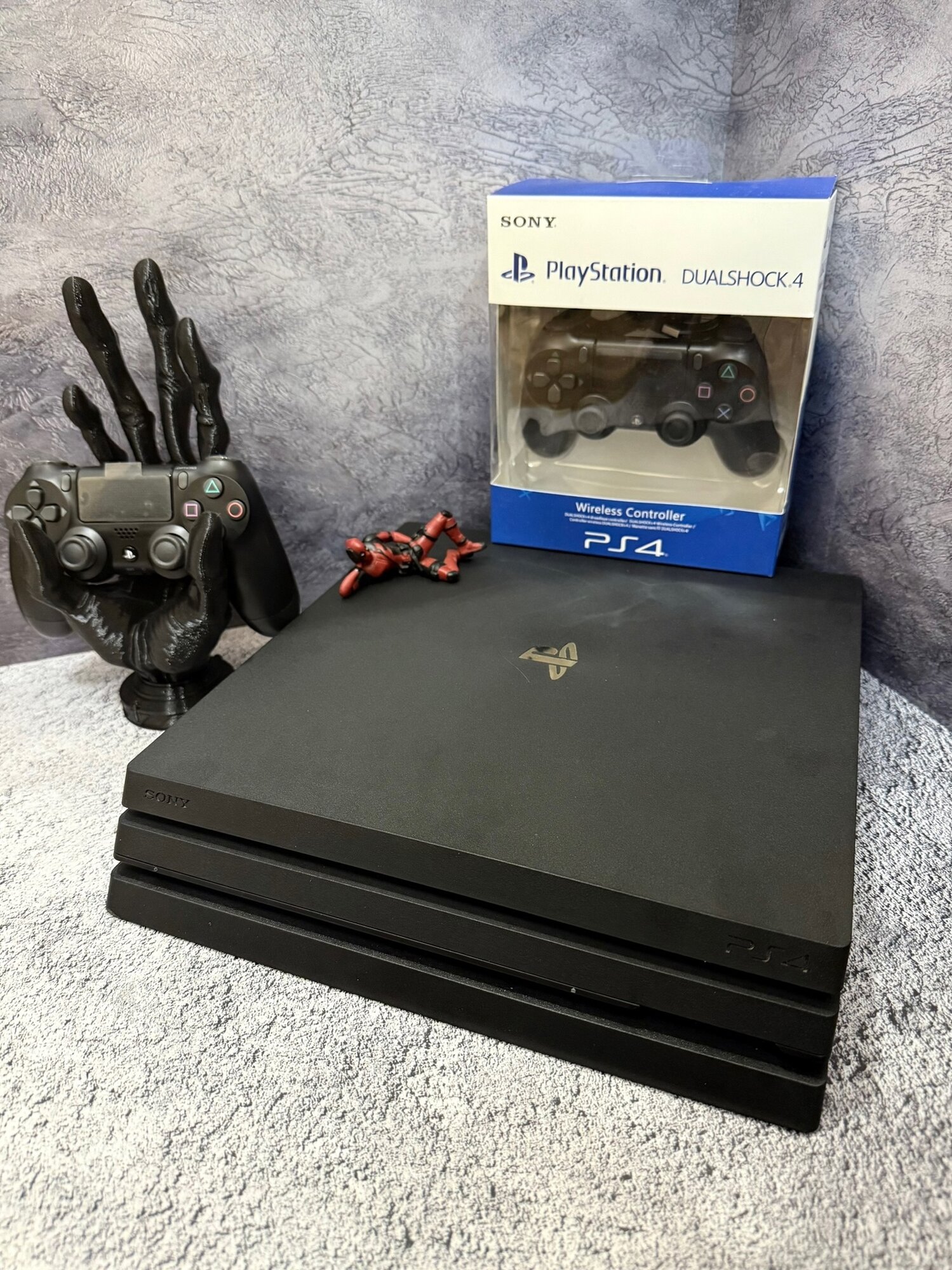 Игровая приставка Sony PlayStation 4 Pro, 1Tb, прошитая, много игр.