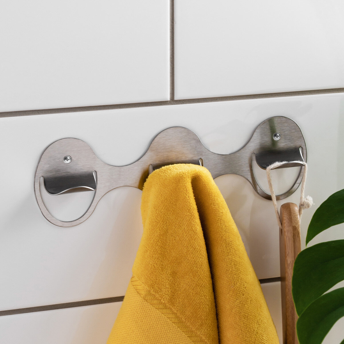 Планка с 3 крючками для полотенец на шурупах VERRAN цвет Хром