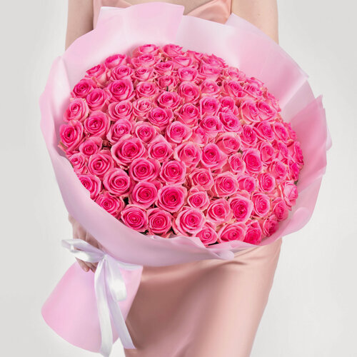 Изображение товара Букет Мегацвет24 "Ревиваль", 101 ярко-розовая роза, 60 см, дизайнерская упаковка