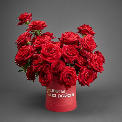 Авторская коробка из 35 красных роз сорта "Ред Наоми"