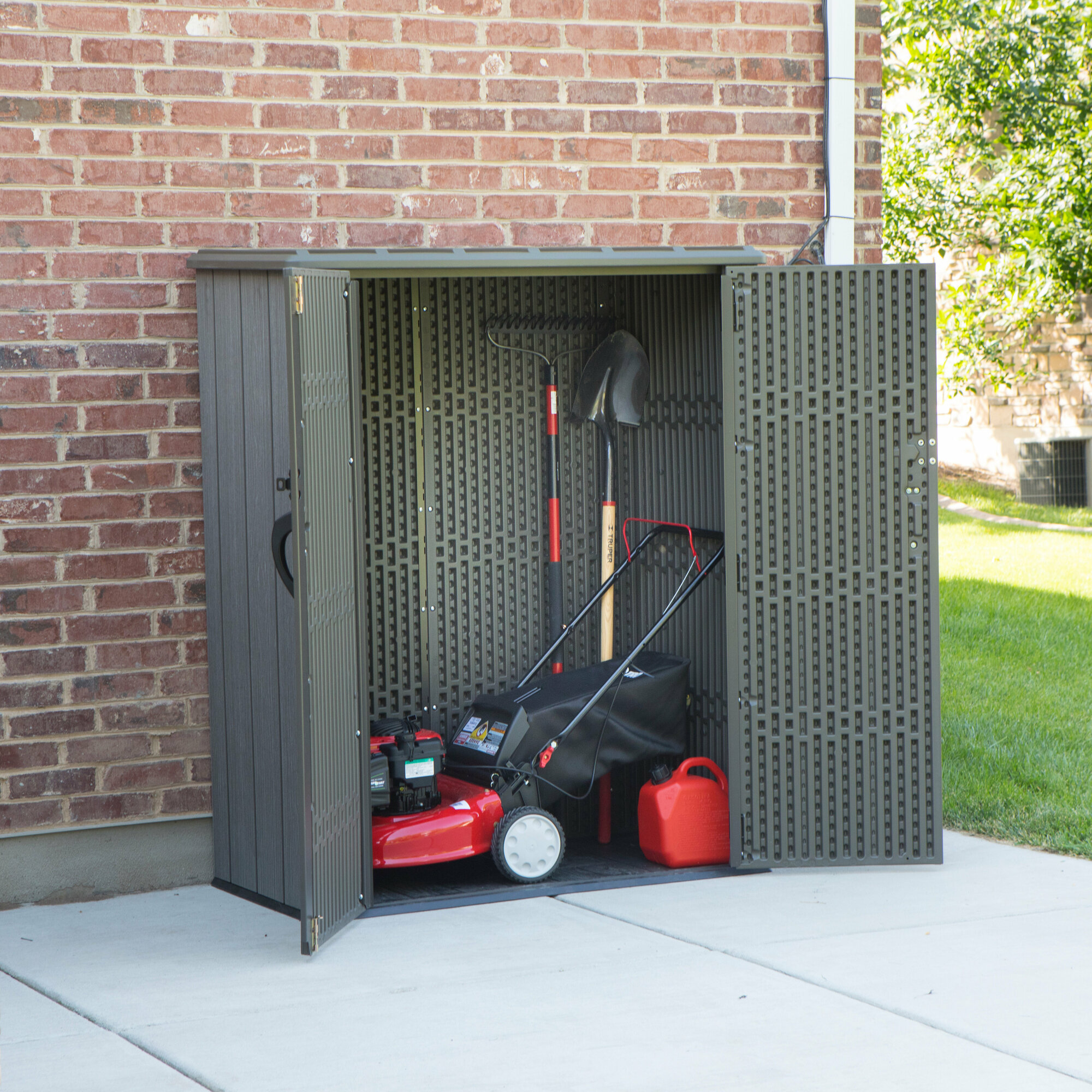 Уличный шкаф Lifetime Vertical Storage Shed 1500л - фотография № 14