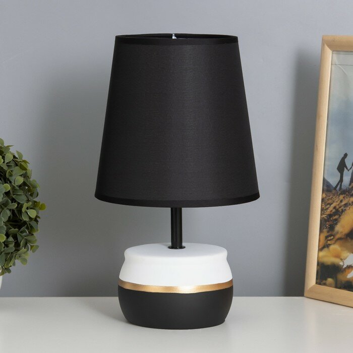 Лампа настольная «Айше» 1×40 Вт Е14 белый/черный 18×18×32 см