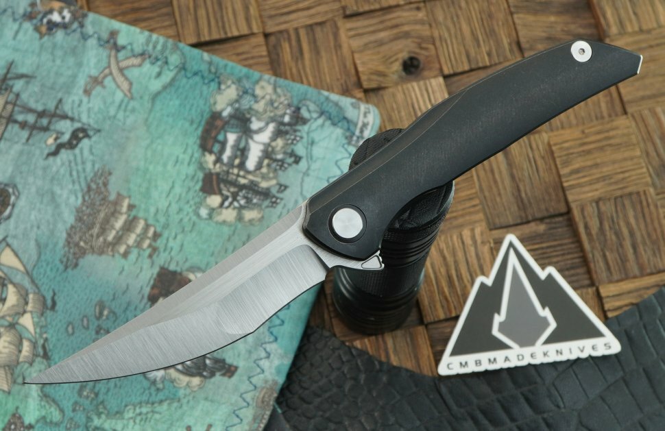 Складной нож CMB Made Knives Sasori, сталь Bohler M390, сатин, рукоять титан/черное анодирование