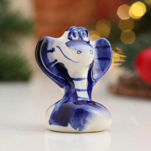 Фигурка сувенир Змея Марфа гжель 5 см 438₽