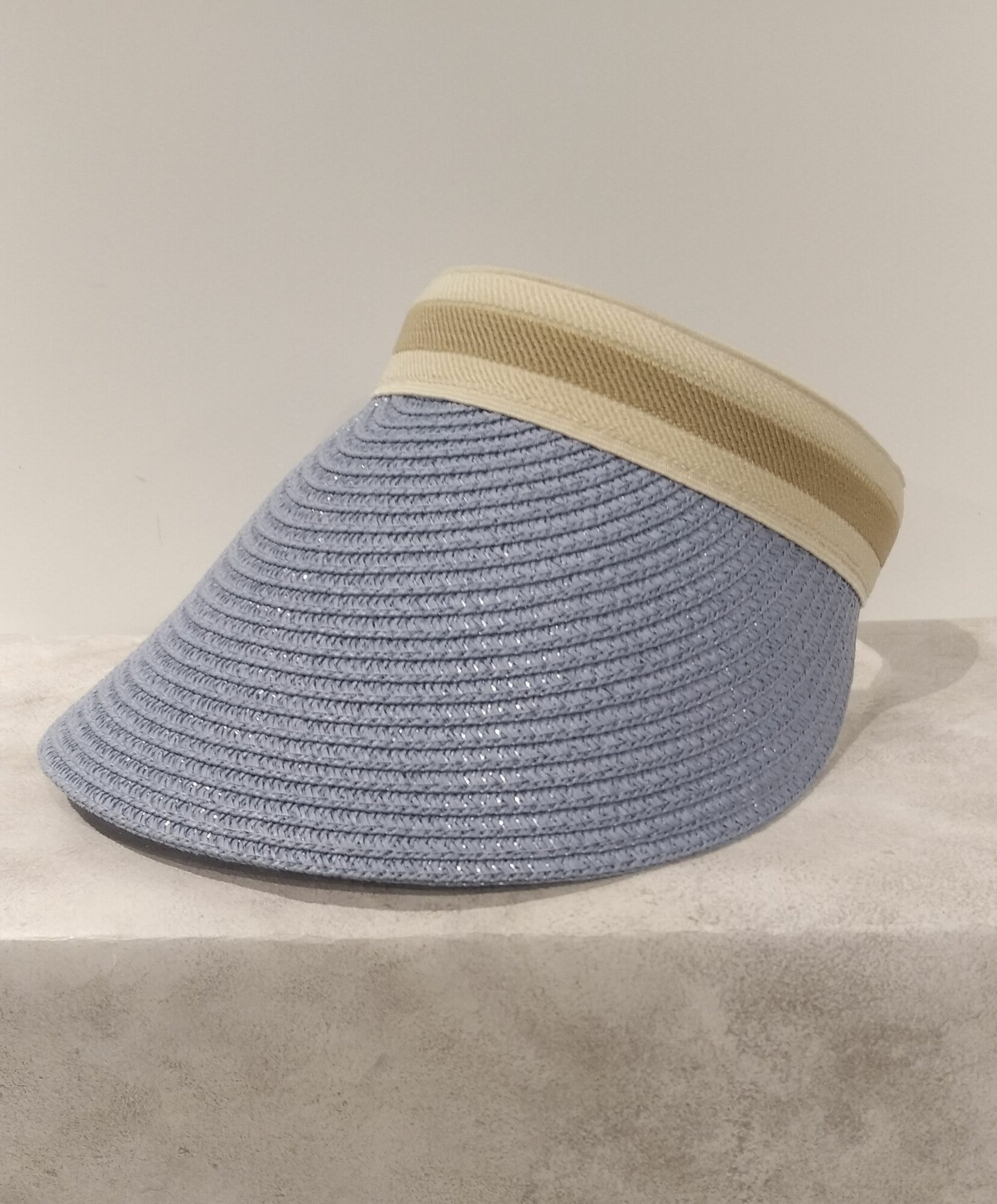 Козырёк  Весна-лето 2023 для женщин