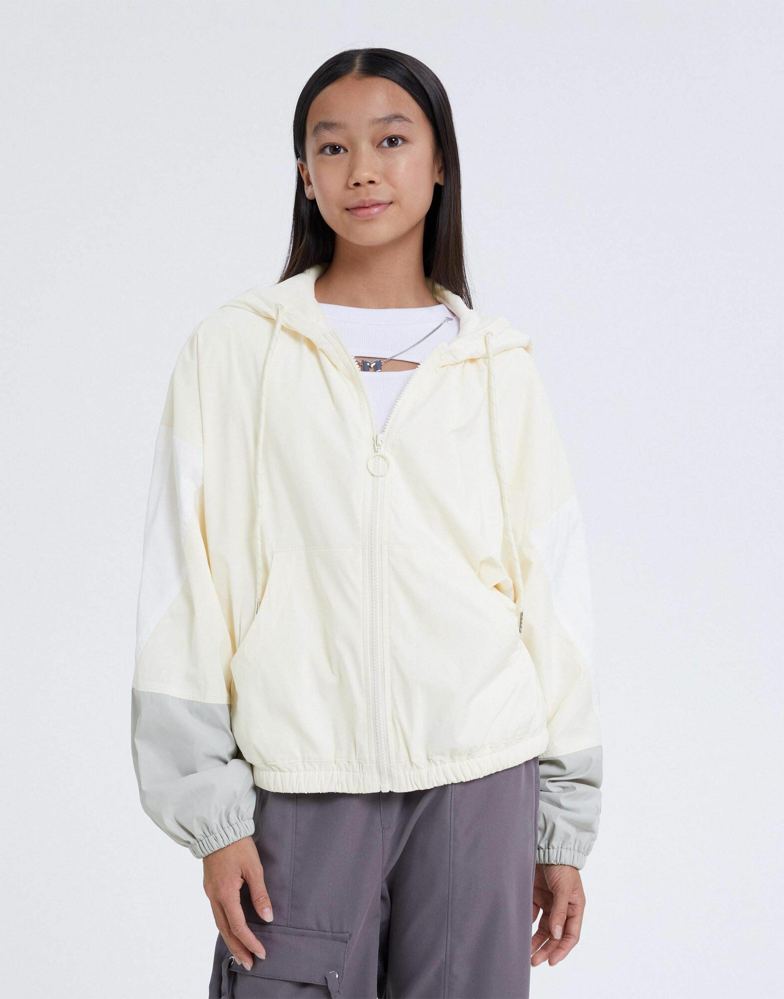 Ветровка Gloria Jeans, размер 8-10л/134-140, молочный