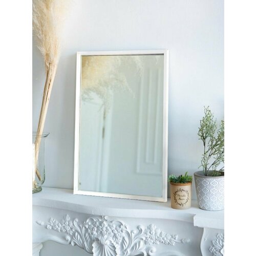 Зеркало настенное 40 на 60 в раме