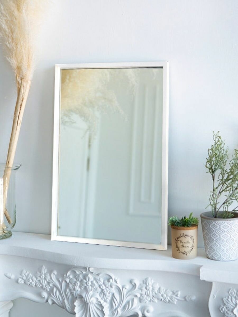 фото Зеркало настенное 40 на 60 в раме