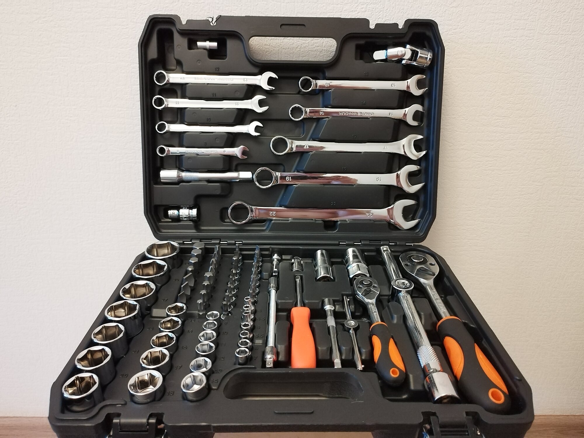 фото Набор инструментов SATVPRO 82 предмета