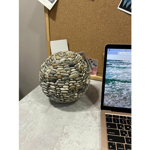 Шар из черноморской гальки 17см Garden Ninja декоративный, ручная работа