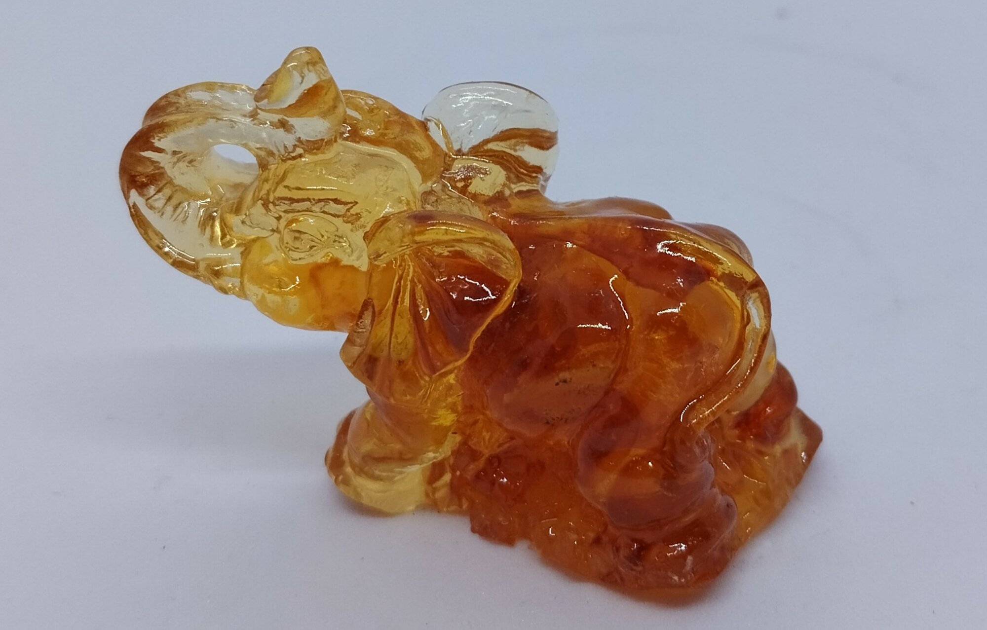 Янтарная фигурка "Слоник 21 грамм " — фото 1