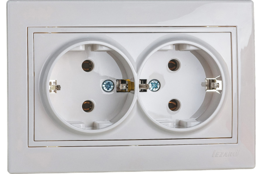 Розетка силовая штепсельная Lezard / Лезард Mira с белой вставкой 16А 250В IP20 белый с заземляющими контактами 701-0202-127B / электрооборудование