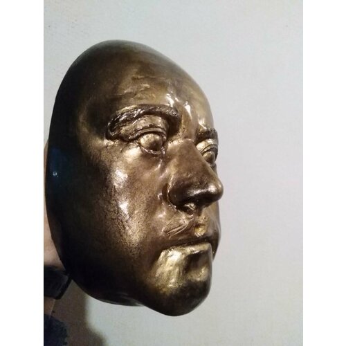 Маска Петра Великого золотая