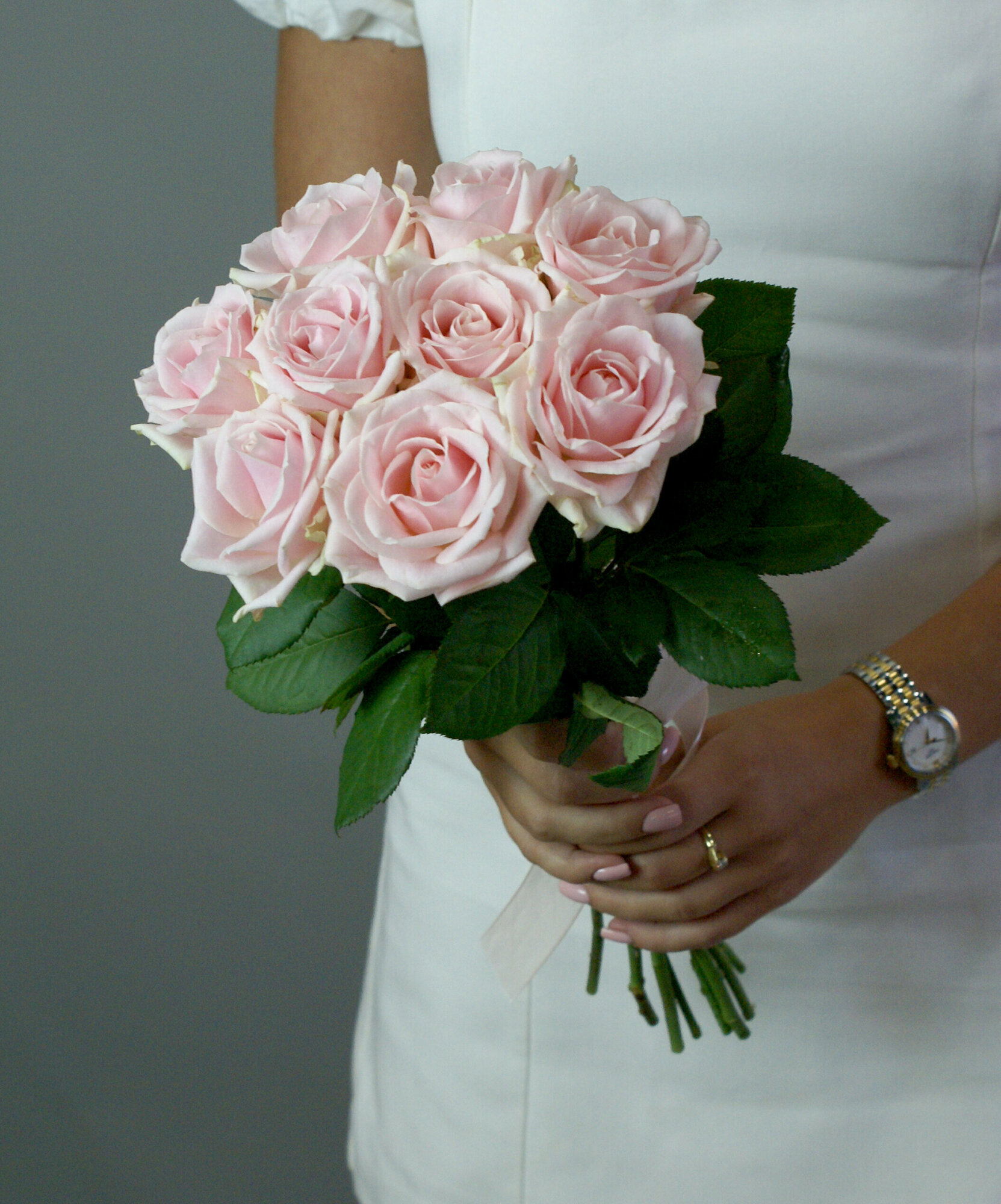 Розы розовые 9 штук «Грейси» под ленту 43 см Россия(большой бутон)