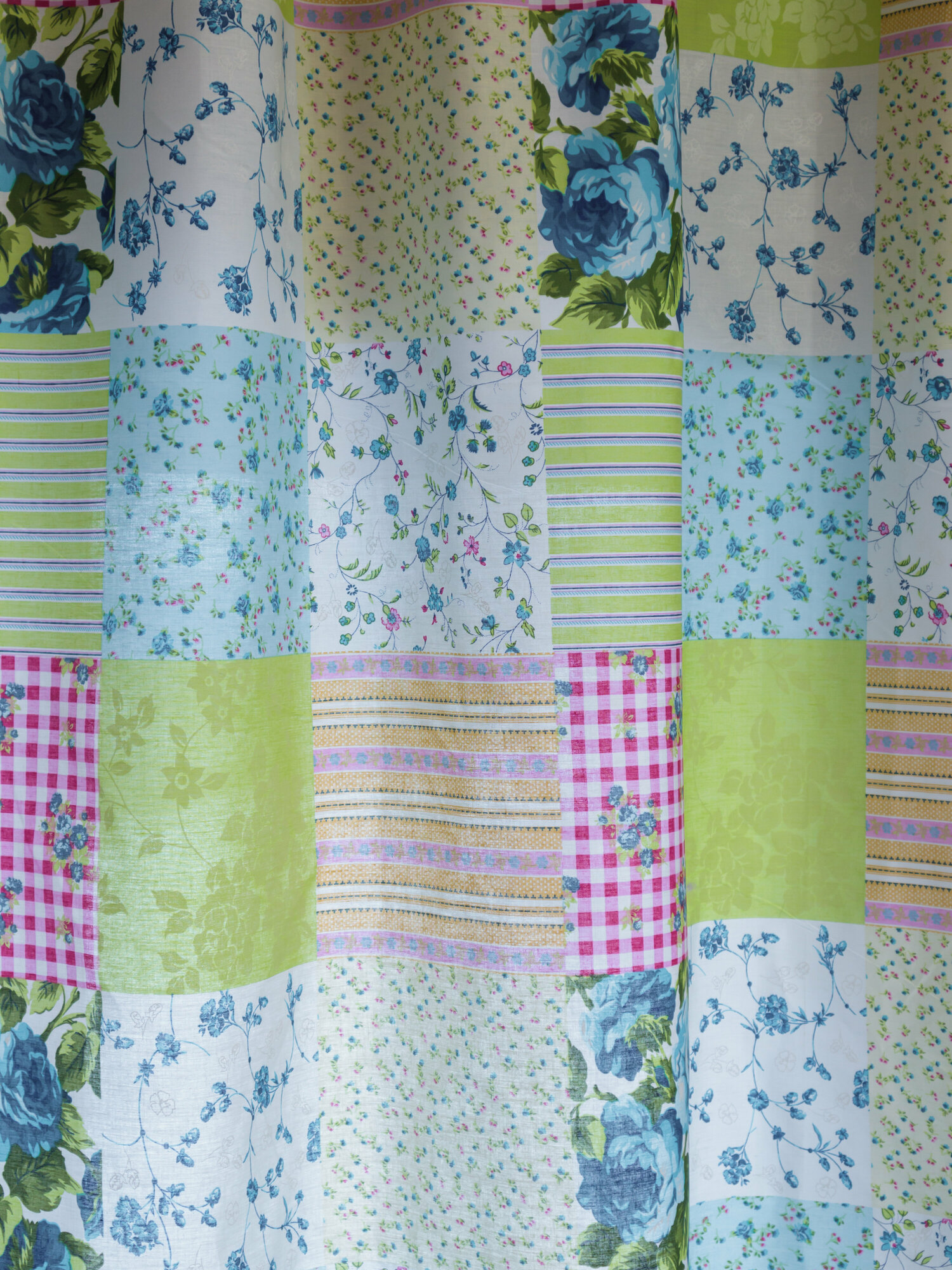 фото Штора 145х210 полиэфир, на ленте Цветы