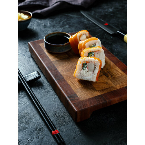 Торцевая разделочная доска SBwooD из дуба в рамке из красного дерева 25*15*2.5 см