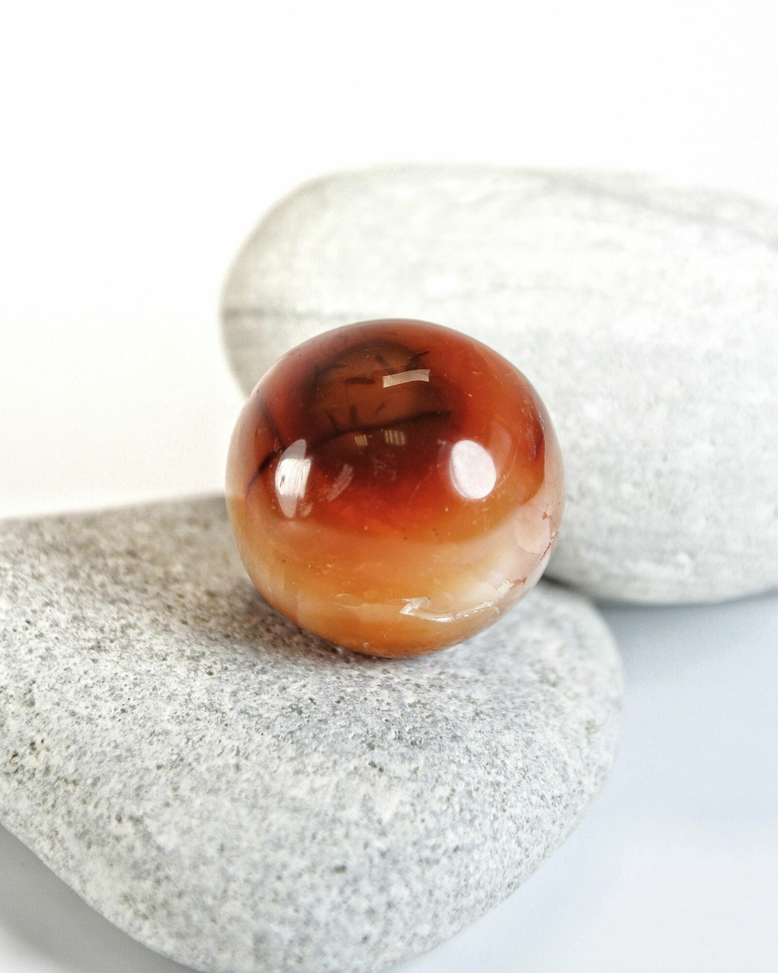 Сердолик - шар, натуральный камень, диаметр 34-36 мм, 1 шт - для декора, поделок, бижутерии