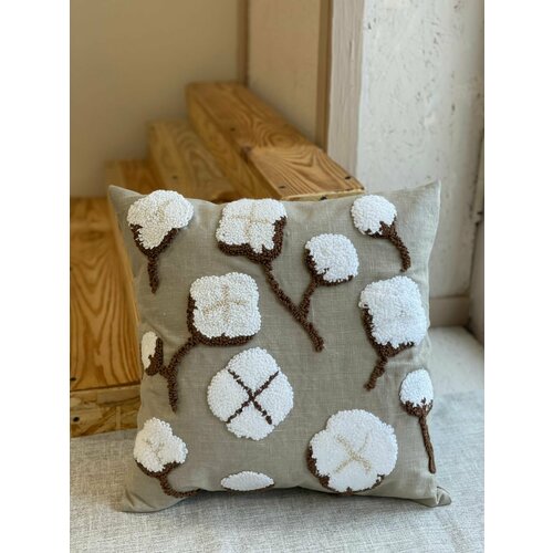 Декоротивная льняная подушка с ковровой вышивкой 