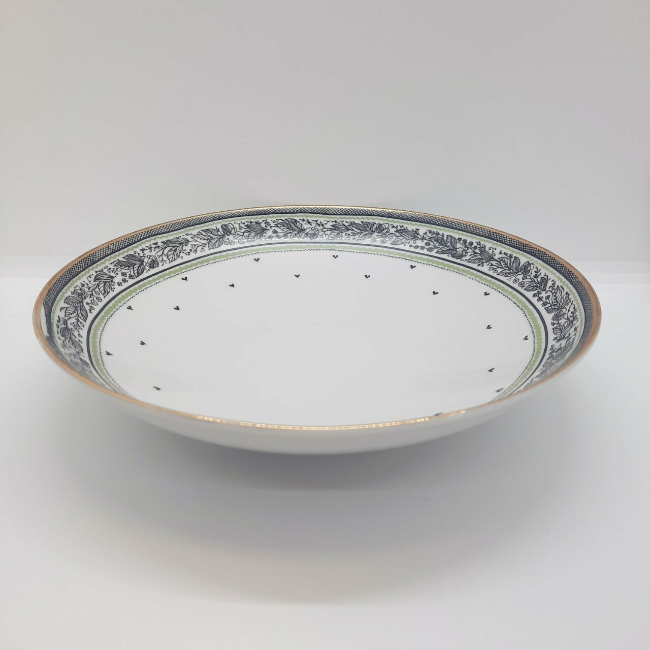 фото Блюдо (сухарница) с ажурным растительным орнаментом вдоль борта, фарфор, деколь