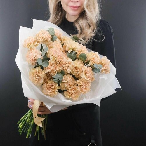 25 карамельных диантусов Ледж Марон с веточками эвкалипта