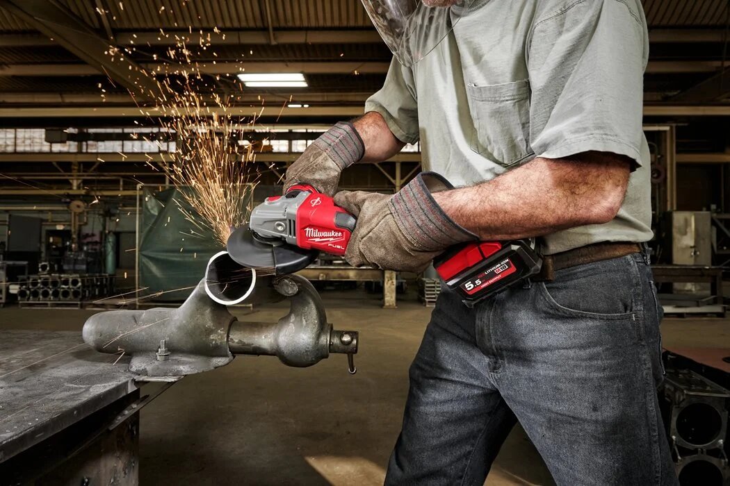 Аккумуляторная угловая шлифмашина Milwaukee M18 FHSAG125XB-0X, 18 В, 125 мм, 9000 об/мин, без АКБ и ЗУ, в кейсе, - фото №11