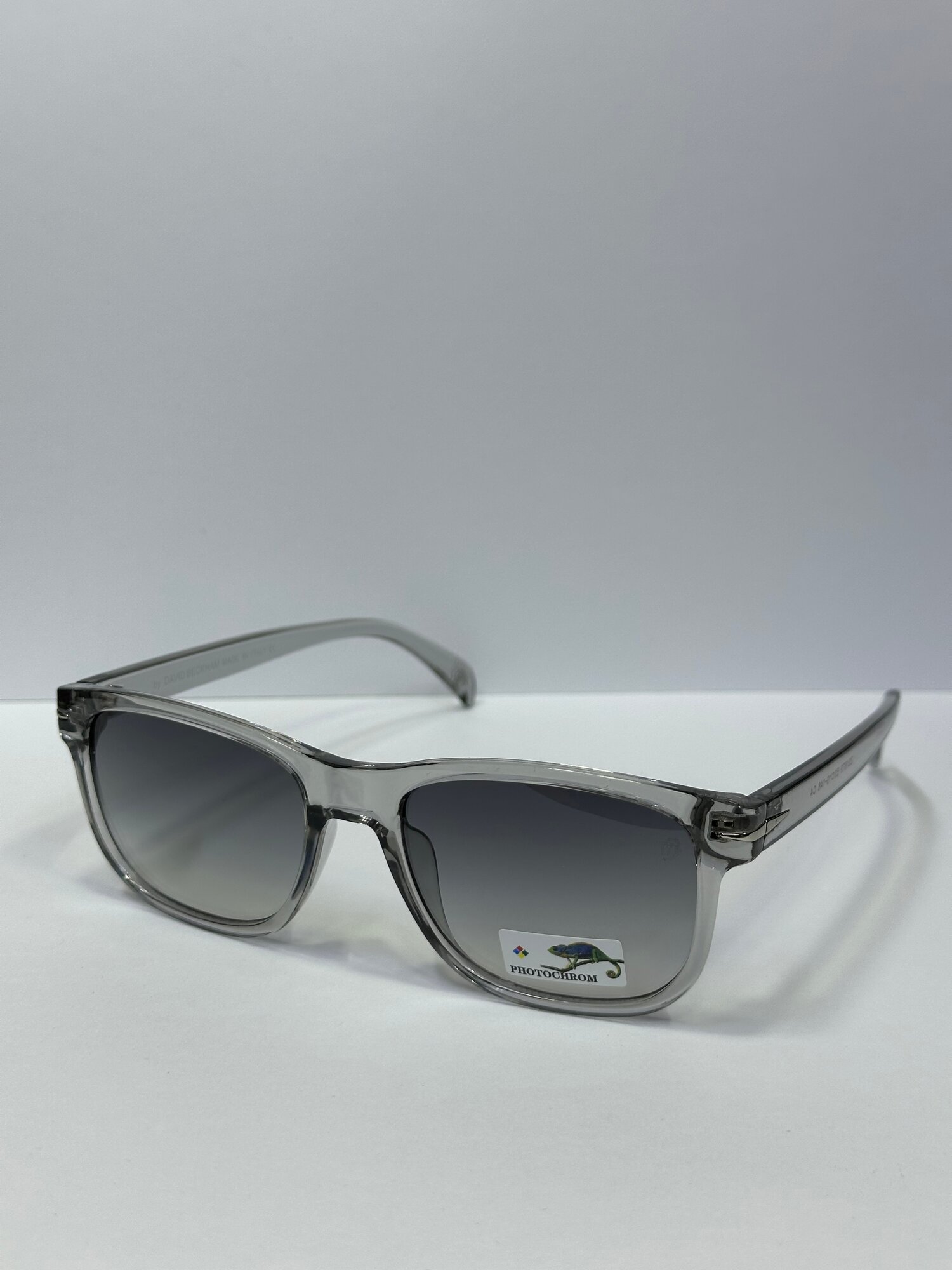 David Beckham HAMILYON — Данные очки оснащены фотохромными линзами которые автоматически меняют цвет