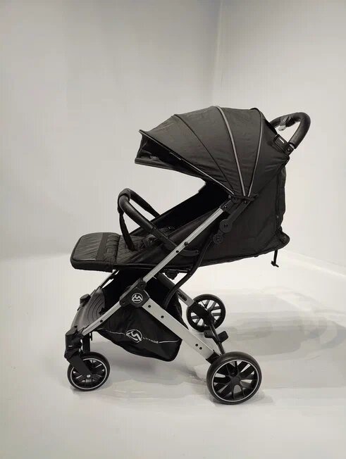 Детская прогулочная коляска Luxmom Т9 black