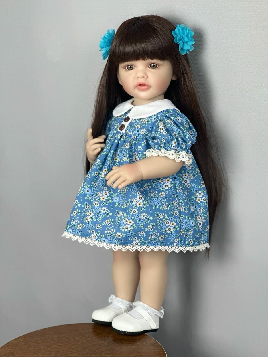 Кукла реборн BZDOLL, 55см, виниловая, в синем платье, с аксессуарами