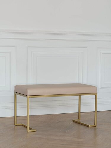 Изображение товара Банкетка в прихожую, спальню GREENWEEN OMEGA MINI, золотой каркас, сидение экокожа цвет Light Beige, 850х400х450