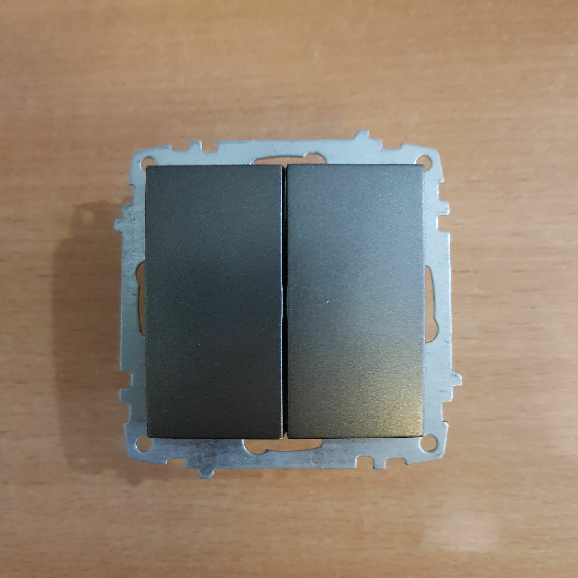 Простая схема подключения двухклавишного выключателя