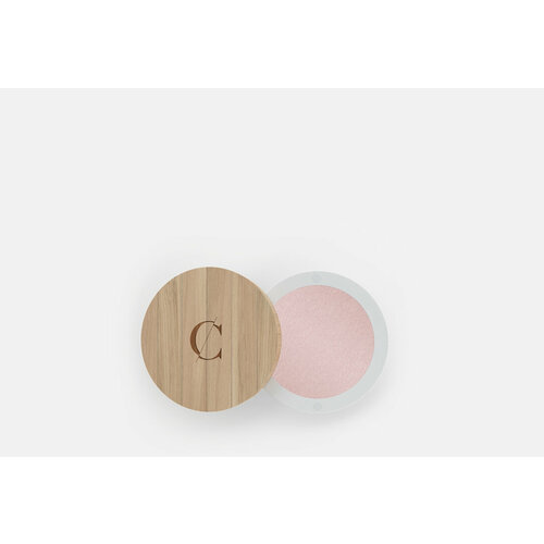 Подарите вашей коже магическое свечение с натуральным хайлайтером COULEUR CARAMEL. Мельчайшие мерцающие частички и ультратонкая нежная текстура мнгновенно освежит лицо и подарит вашей коже отдохнувший свежий вид. Удивительная формула, созданная под руководством ведущих французских визажистов очень проста в нанесении и может использоваться на любых участках лица, в том числе и в качестве теней для век. Универсальный нейтральный оттенок подойдет для абсолютно любого типажа и тона кожи. Входящие в состав органические активные компоненты, такие как сквалан, масло абрикосовых косточек и пчелиный воск обладают восхитительными для кожи свойствами: снимают раздражение и покраснение, ускоряют регенерацию кожи, отлично смягчают и питают, препятствуют трансэпидермальной потере влаги.