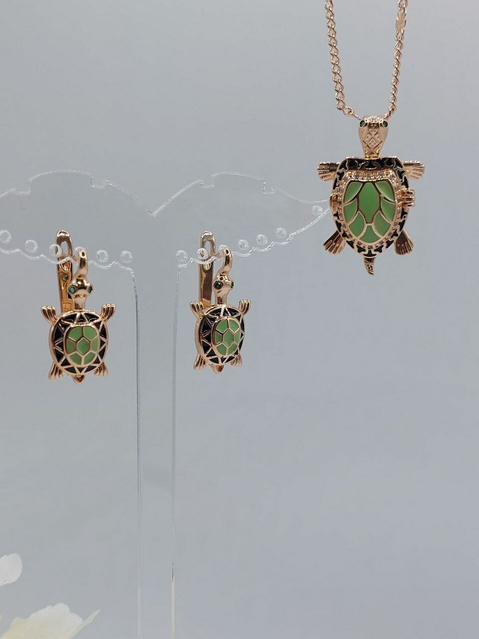 Комплект бижутерии: подвеска, серьги, искусственный камень