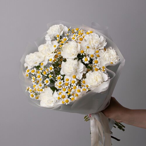 Изображение товара Дуобукет из белой гвоздики и ромашки в коробке и аквабоксе от "Простоцветы"