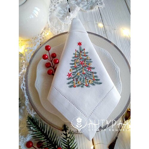 Новогодний сувенир Белая салфетка с вышивкой Ёлочка нарядная и мережкой 43*43см от ANTURAG-VISHIVKA