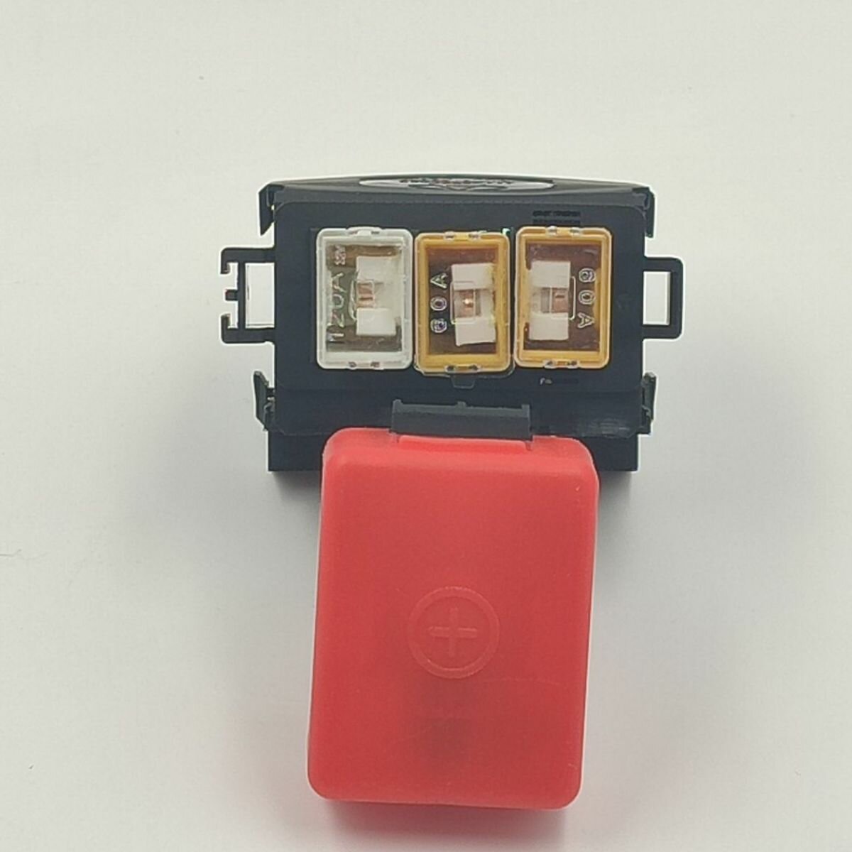 Блок предохранителей (на АКБ) Chery Amulet A11-3723025