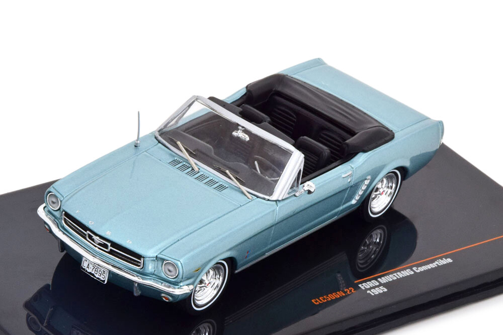 Ford mustang convertible 1965 light blue metallic