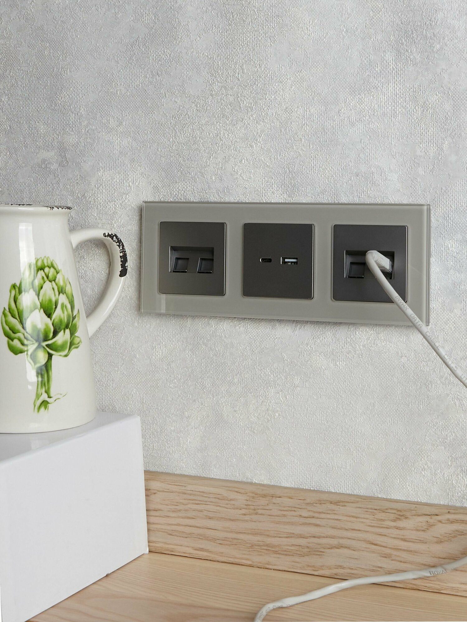 Розетка USB встраиваемая IEK Brite РЮ11-1-БрС цвет сталь - фото №8