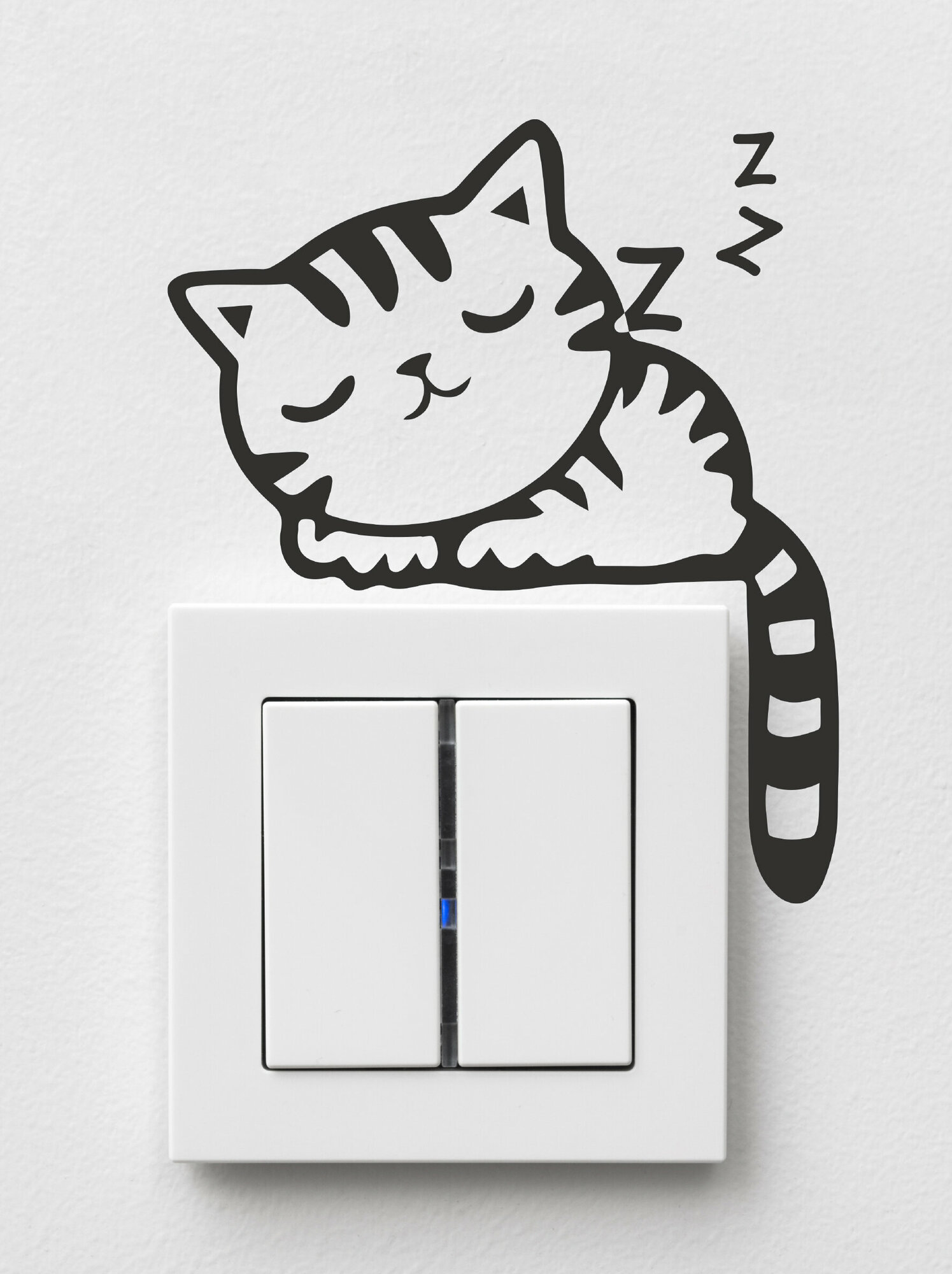 Интерьерные наклейки на выключатели и розетки милый котик