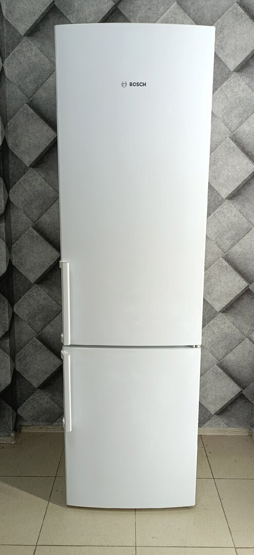 Холодильник BOSCH KGS39XW20R