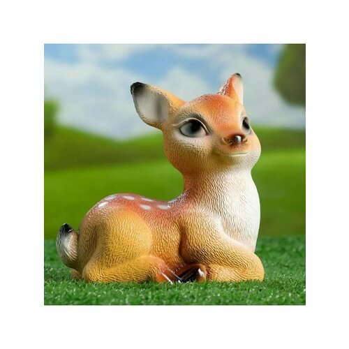 Садовая фигурка Лежащий оленёнок из гипса Хорошие сувениры 985₽