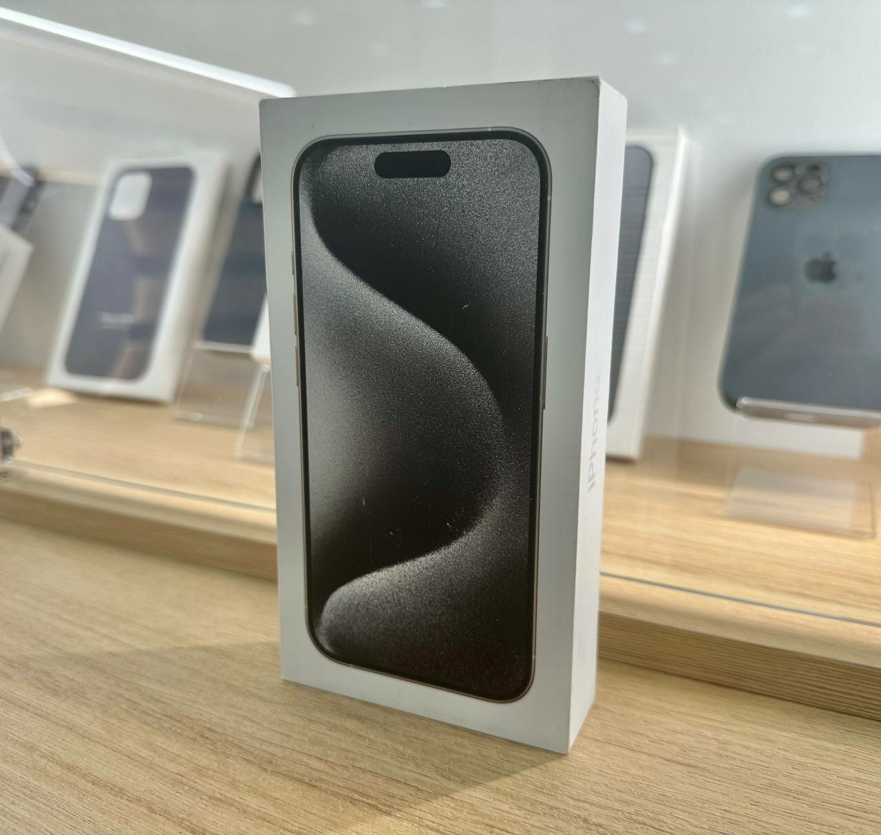 Смартфон Apple iPhone 15 Pro Max 256 ГБ, Dual: nano SIM + eSIM, белый титан