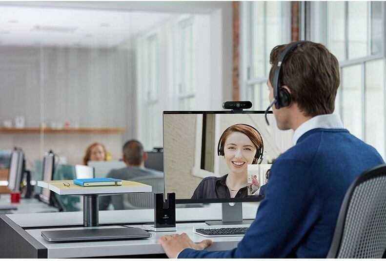 Web-камера Logitech Brio, черный 960-001106 — фото 1