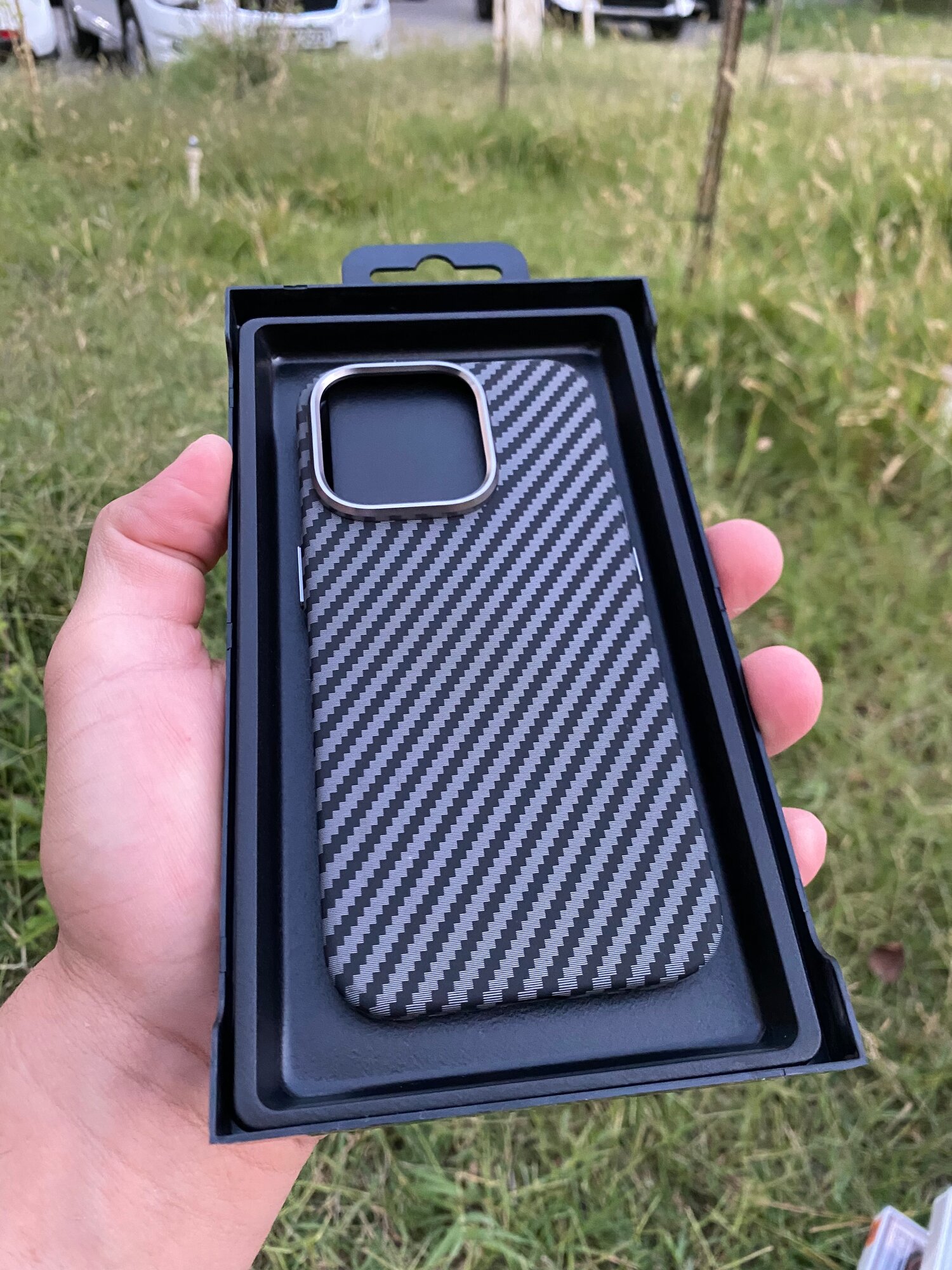 Чехол DesignB, с магнитным креплением, карбон, для iPhone 15 PRO