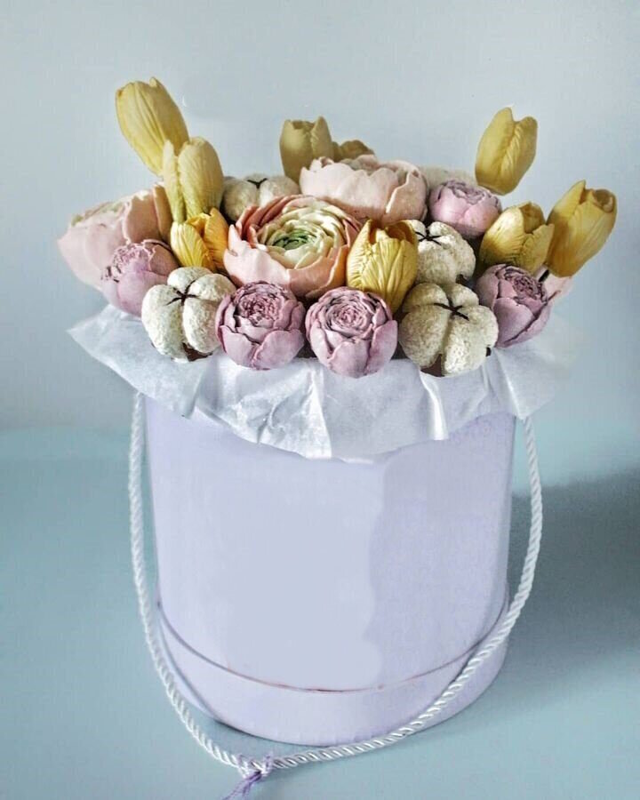 Шоколадный букет цветов в коробке 25SHCVZTKOR