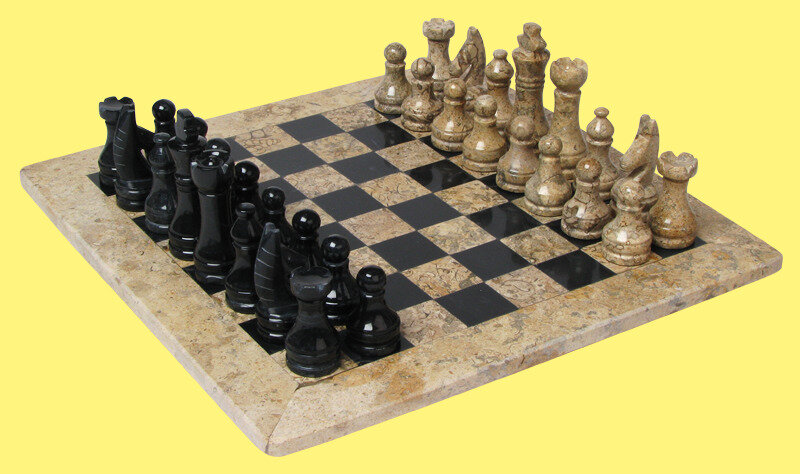Шахматы Монарх (чёрная яшма и ракушечник, 31 на 31 см)