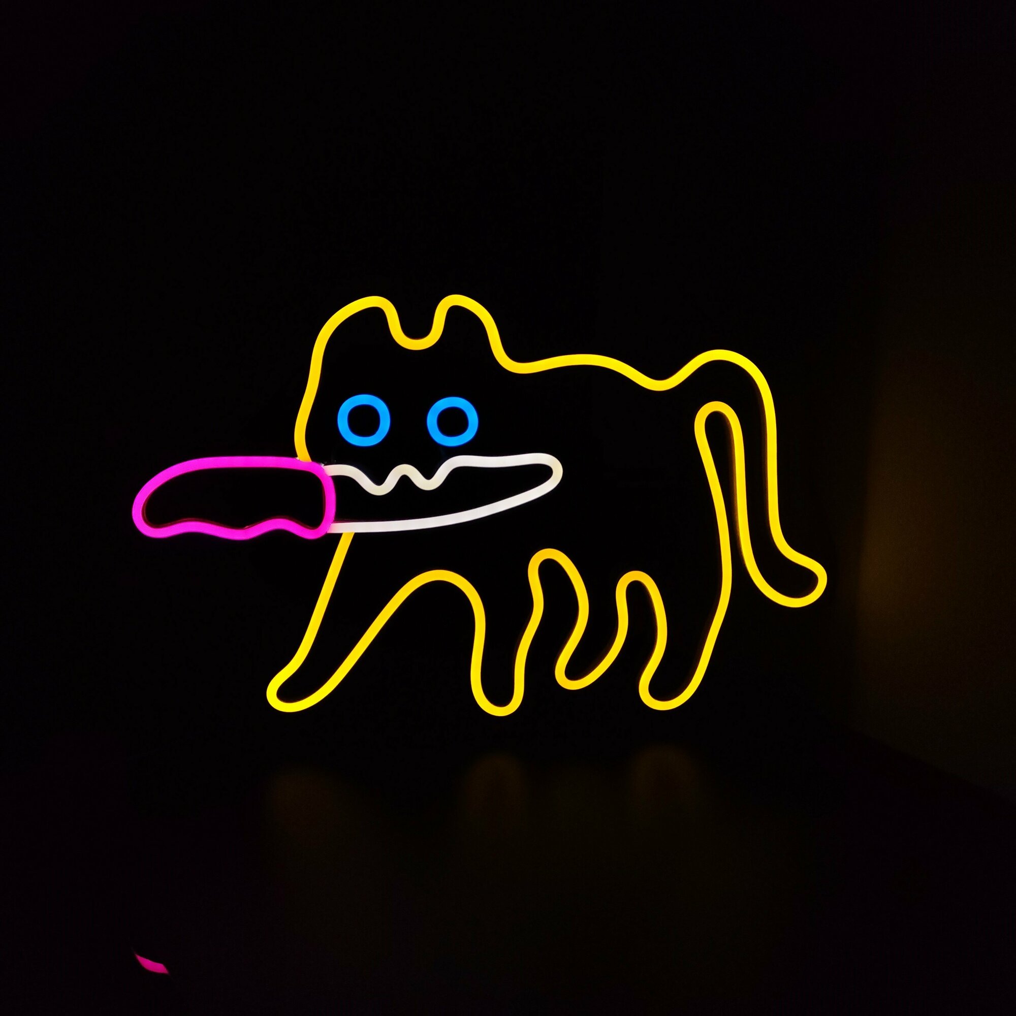 Неоновая вывеска "Кот с ножом" светильник декоративный, жёлтый - фотография № 5